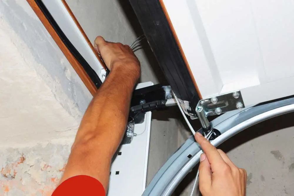 noisy-garage-door-2 Noisy Garage Door Repair in Green Bay & Appleton | Quiet Fixes